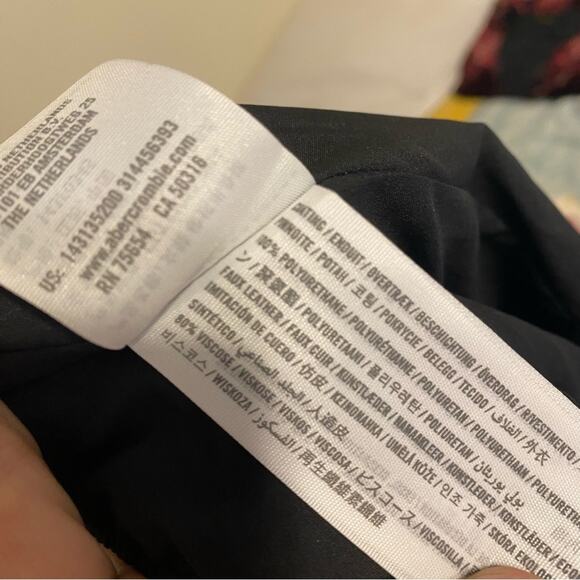 Abercrombie & Fitch Black Vegan Faux Leather Rouched Mini Skirt Size Small - Picture 8 of 10